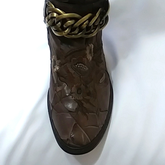 COPY - Women's Stuart Weitzman Shearling tall boot - Picture 1 of 9